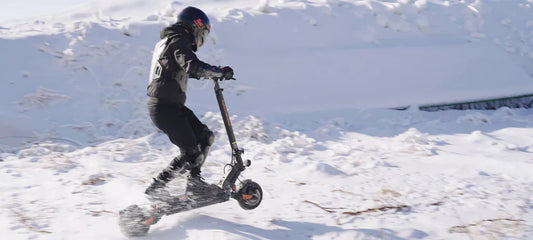 Lär dig hur du väljer de bästa vinterdäcken för din elsparkcykel och säkerställ en trygg och säker körning under vintermånaderna.